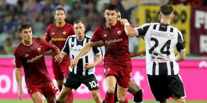 Dữ liệu phong độ và đối đầu giải thích lựa chọn kèo cược